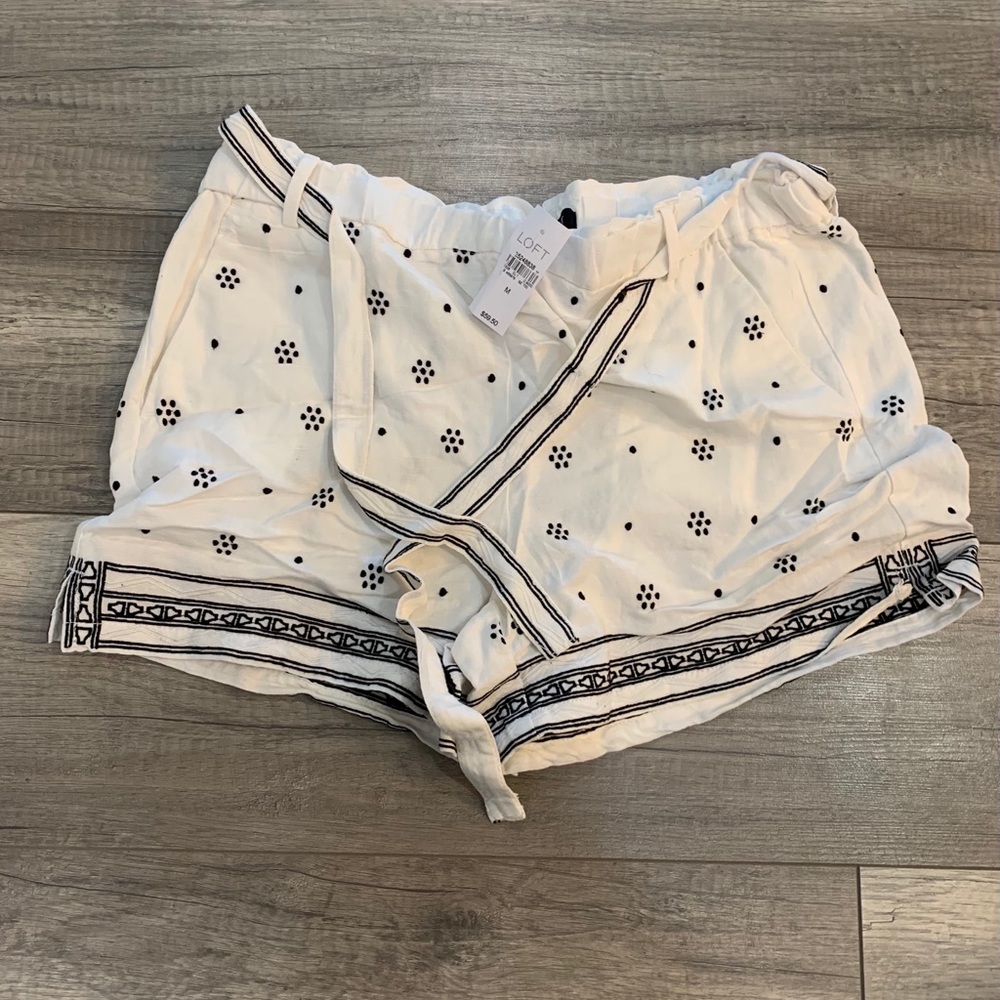 Never worn Ann Taylor Loft Size M linen shorts